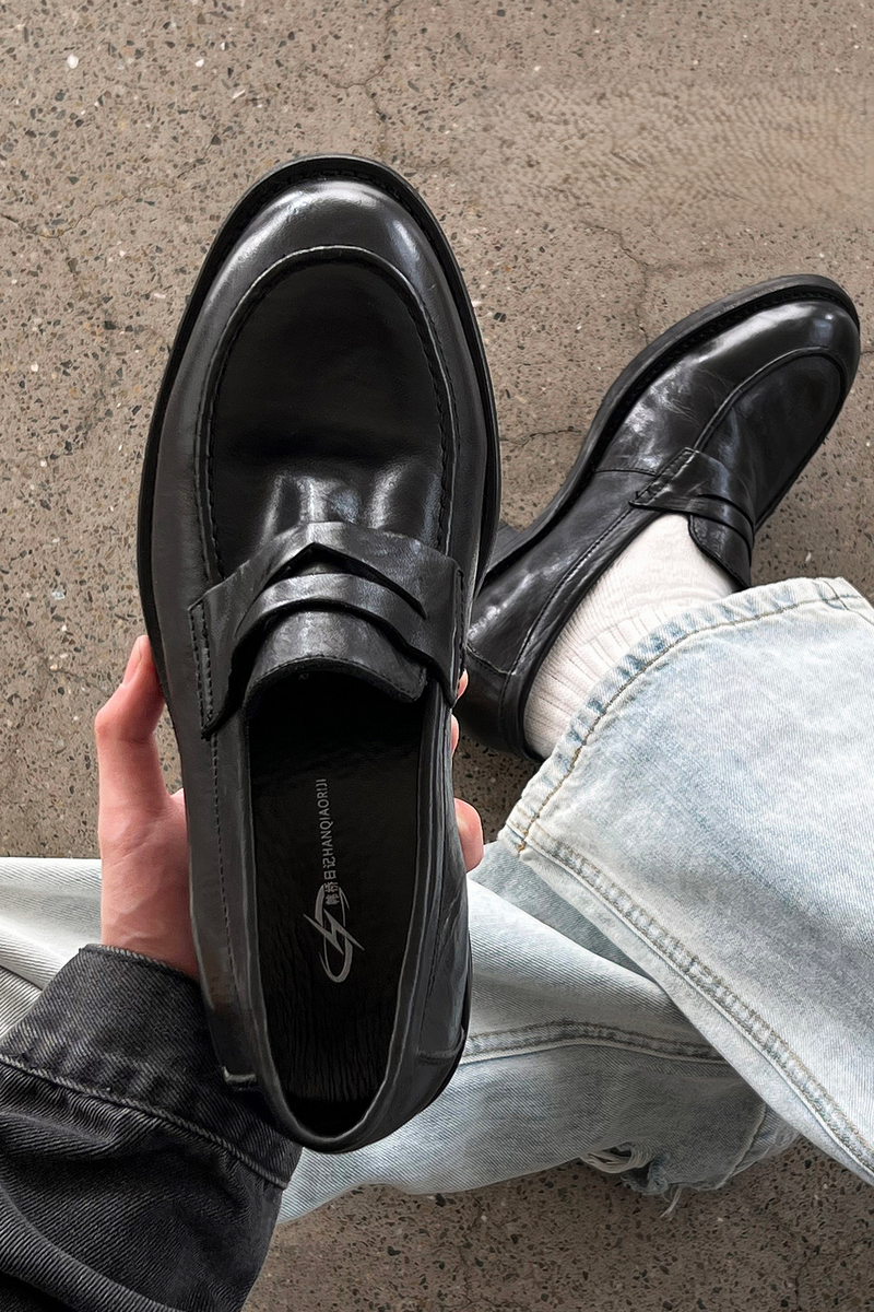Distressed Pointed Loafer Shoes