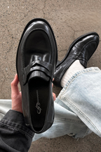 Distressed Pointed Loafer Shoes